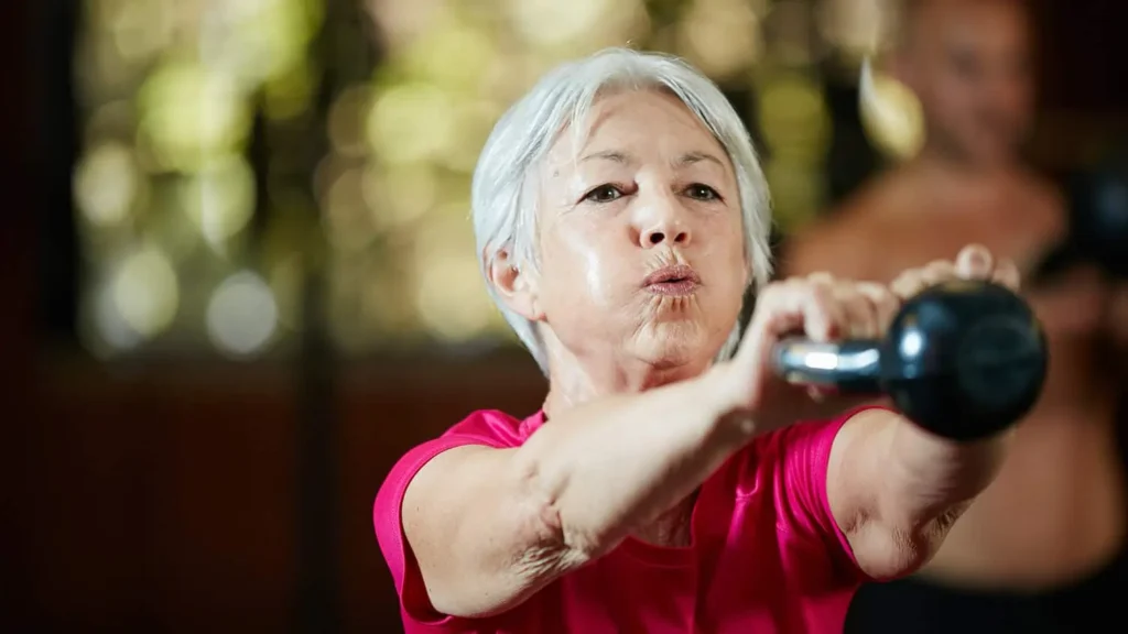 Toning Arms Without the Bulk: Is It Achievable? 1 Woman doing resistance band exercises for toned arms Kent